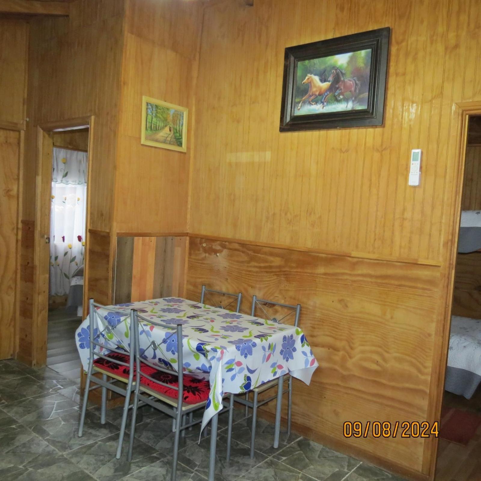 Hostal Y Cabanas Ventisquero Puerto Puyuguapi Ngoại thất bức ảnh
