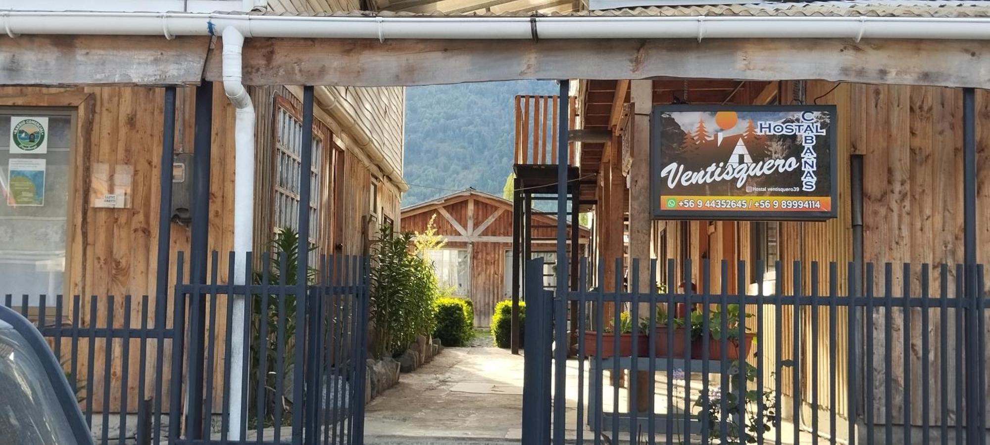 Hostal Y Cabanas Ventisquero Puerto Puyuguapi Ngoại thất bức ảnh